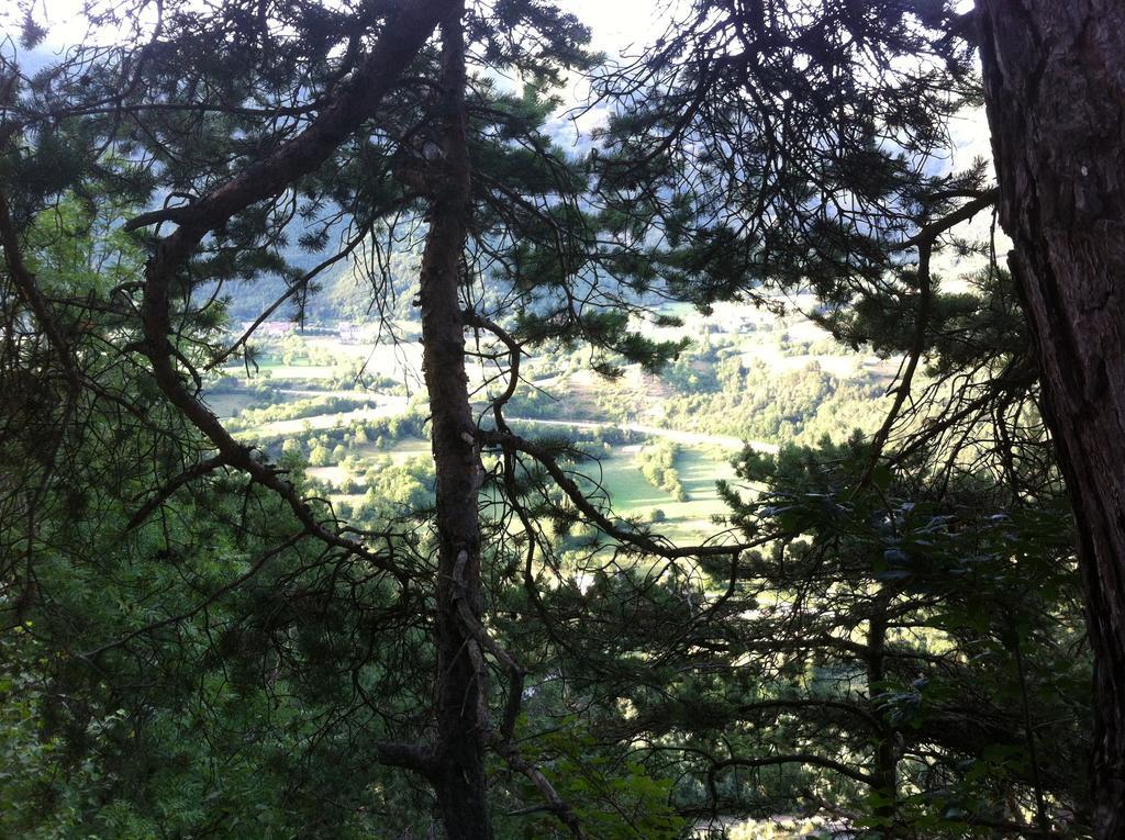 Le Rocher Des Ducs, Vue Sur Montagne, Abris Voitures Et Motos Le Glaizil Exterior photo