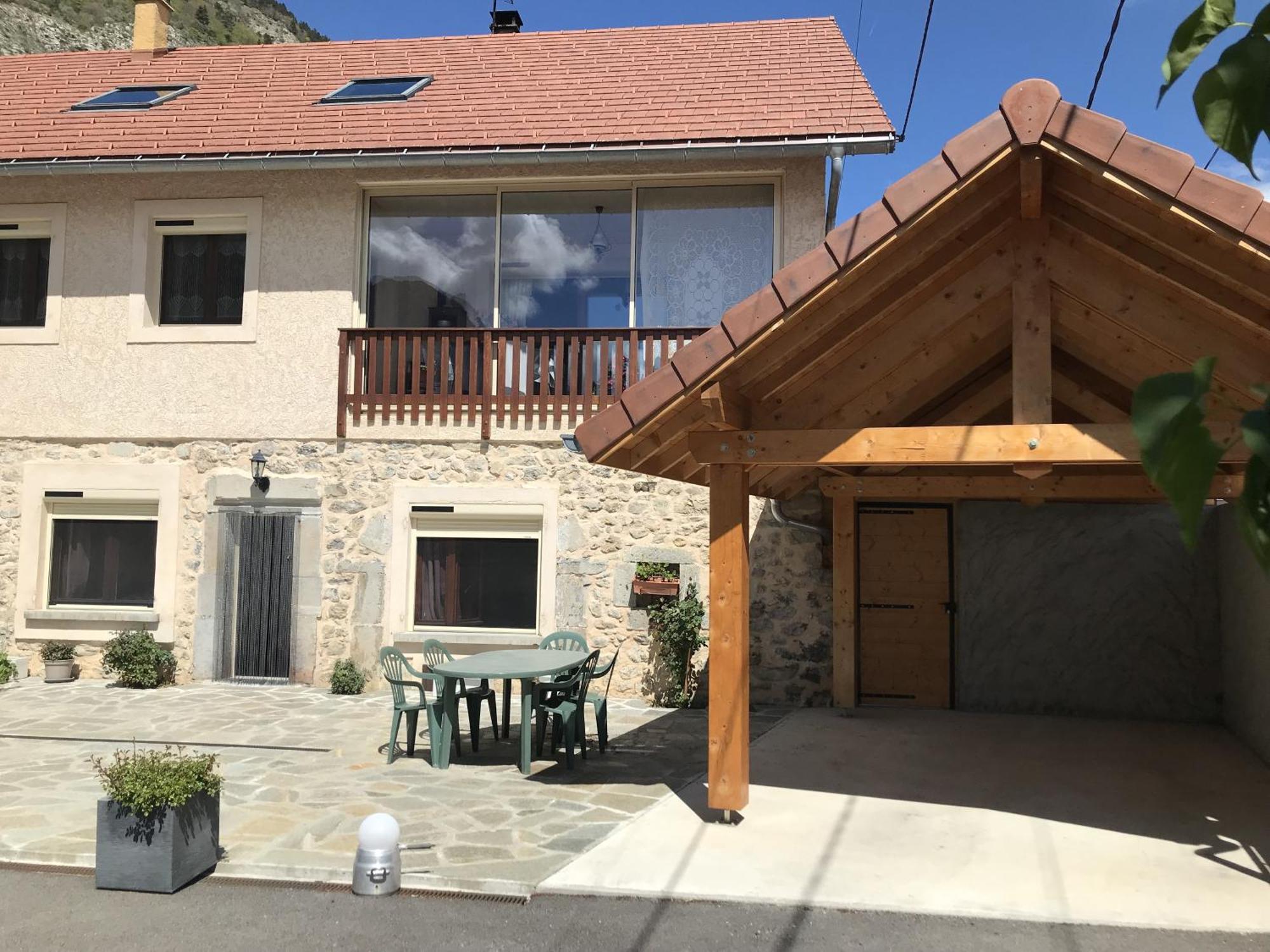 Le Rocher Des Ducs, Vue Sur Montagne, Abris Voitures Et Motos Le Glaizil Exterior photo